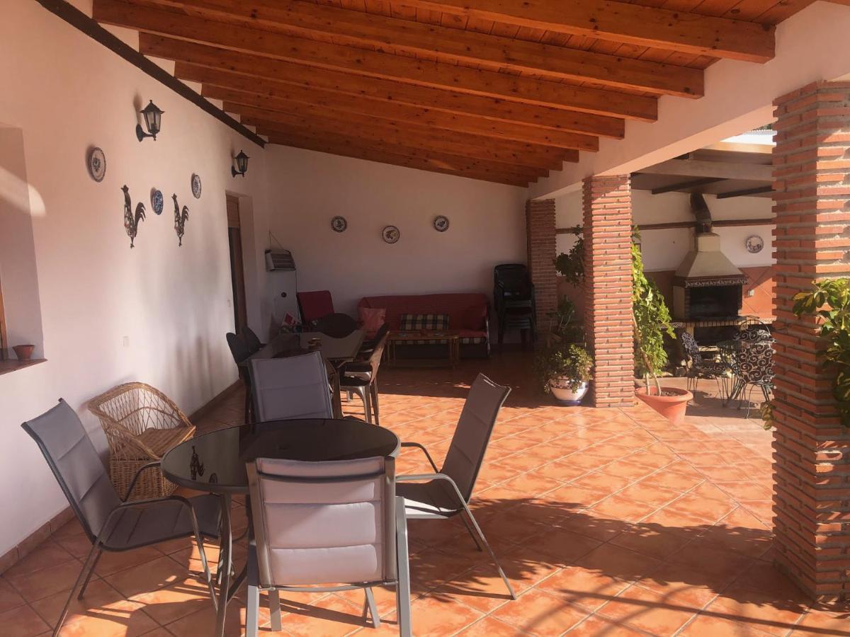 Chalet Embalse Bermejales Arenas del Rey Bagian luar foto