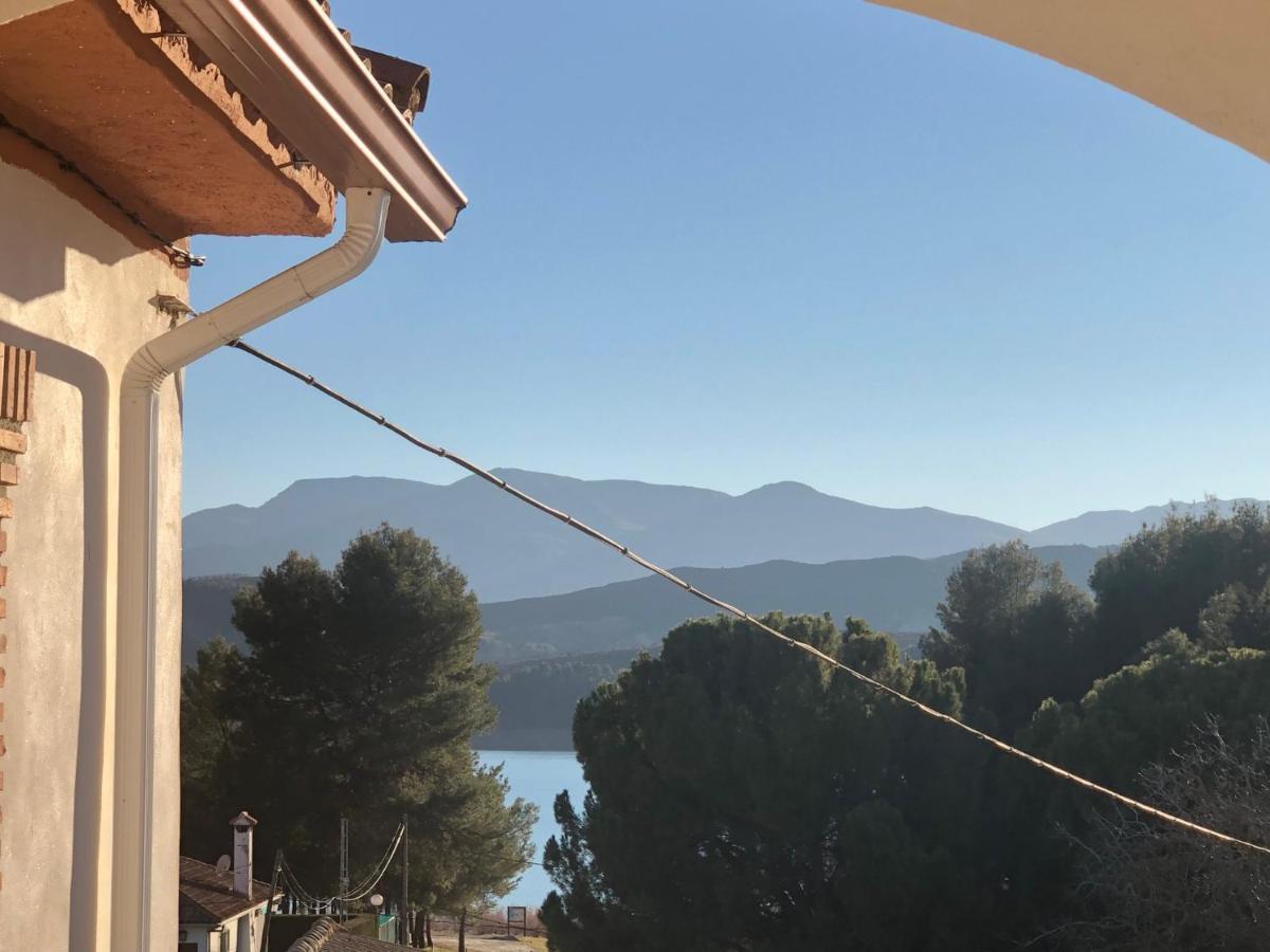 Chalet Embalse Bermejales Arenas del Rey Bagian luar foto